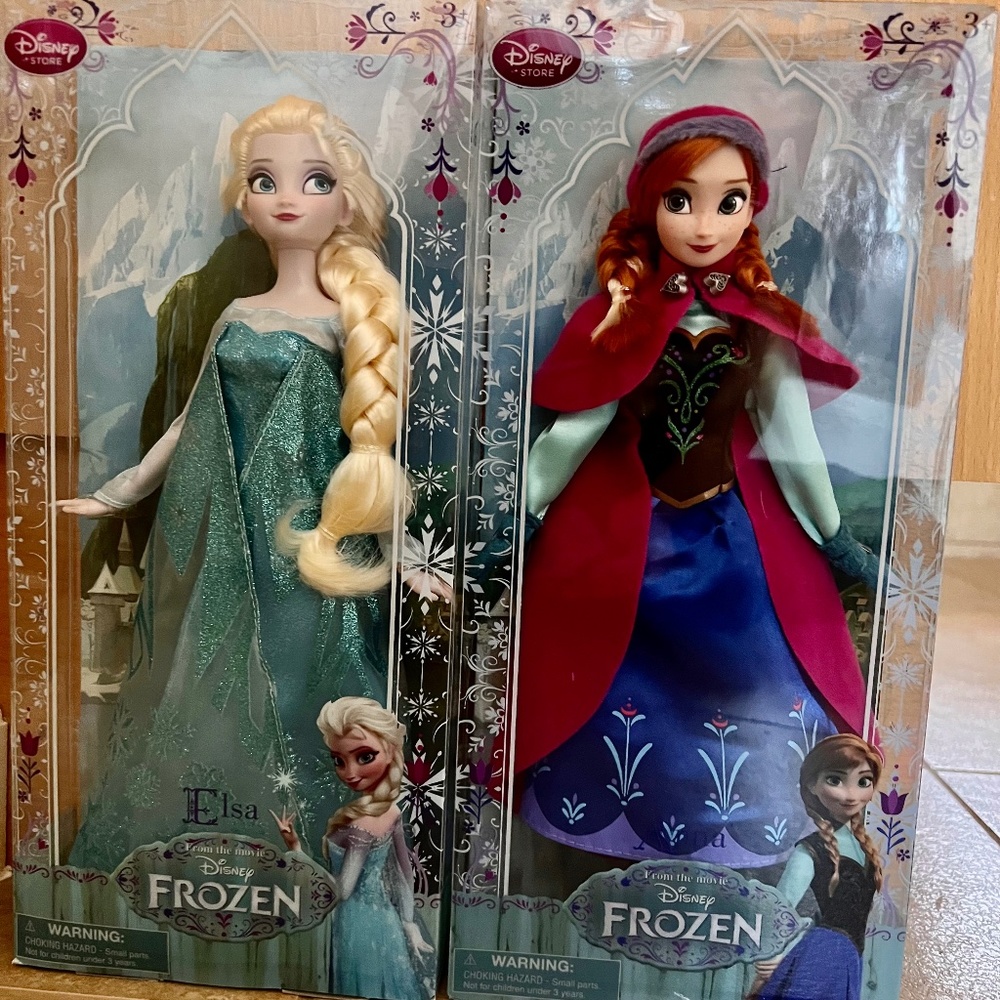 Disney BUNDLE - Elsa and Anna Frozen Classic Dolls